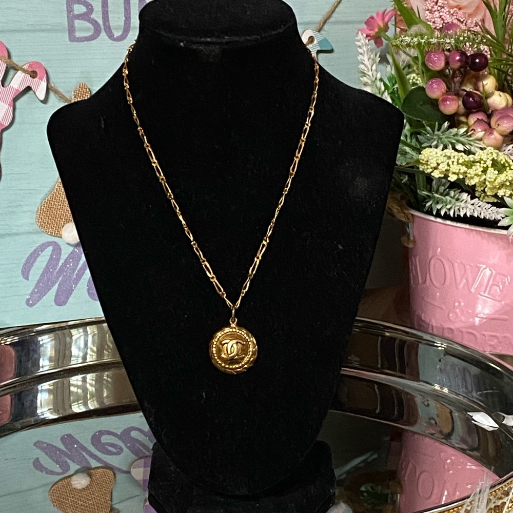CHANEL NECKLACE 16”